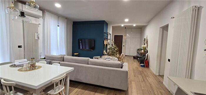 Appartamento trilocale in vendita in Modena