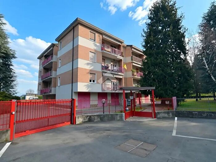 Appartamento trilocale in vendita in Via S Giuseppe, Ronco Briantino