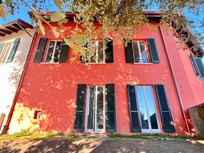 Appartamento con 6 locali in affitto in Via del Torchio, Cazzago Brabbia