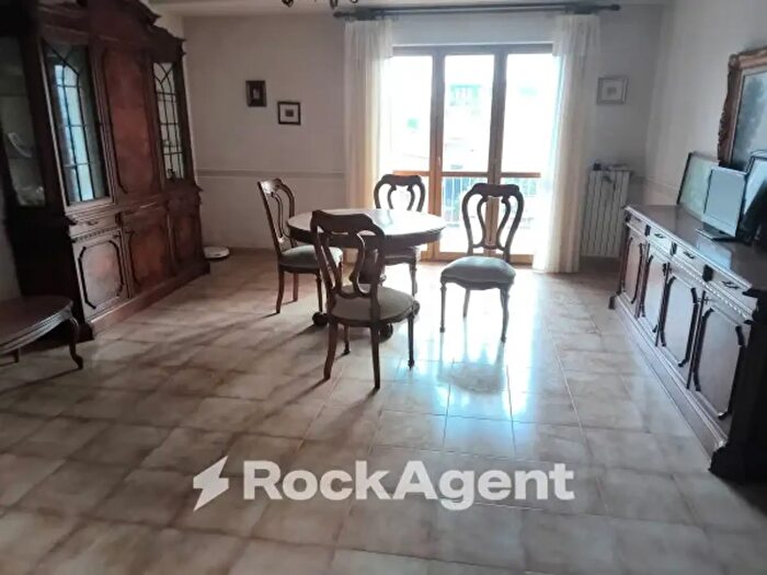 Appartamento con 6 locali in vendita in Via Agesidamo, Locri