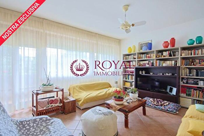 Appartamento con 5 locali in vendita in Via Antonio Pacinotti, Livorno