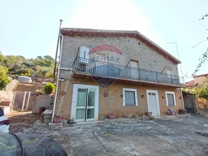 Casa con 9 locali in vendita in Contrada Rasalgone Snc, Piazza Armerina
