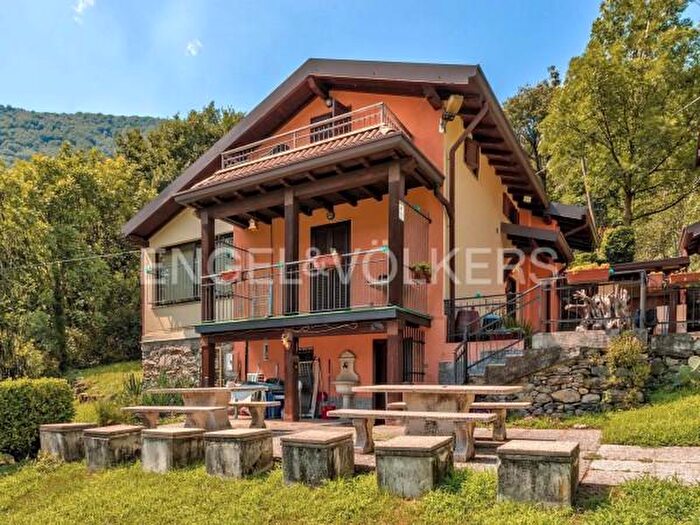 Casa con 5 locali in vendita in Via Dascio, Sorico