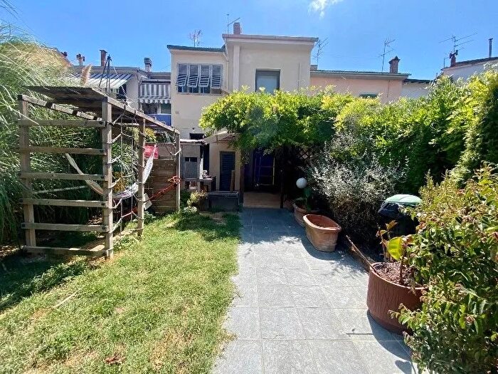 Casa con 6 locali in vendita in Empoli