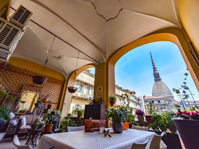 Appartamento con 5 locali in vendita in Via Po, Torino