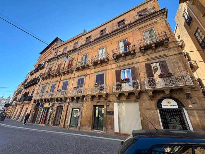 Appartamento con 5 locali in vendita in Corso Umberto I Caltanissetta, Caltanissetta