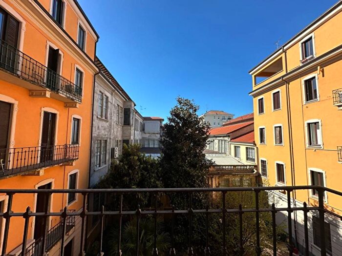 Appartamento quadrilocale in affitto in Via Spartaco, Montenero, Milano