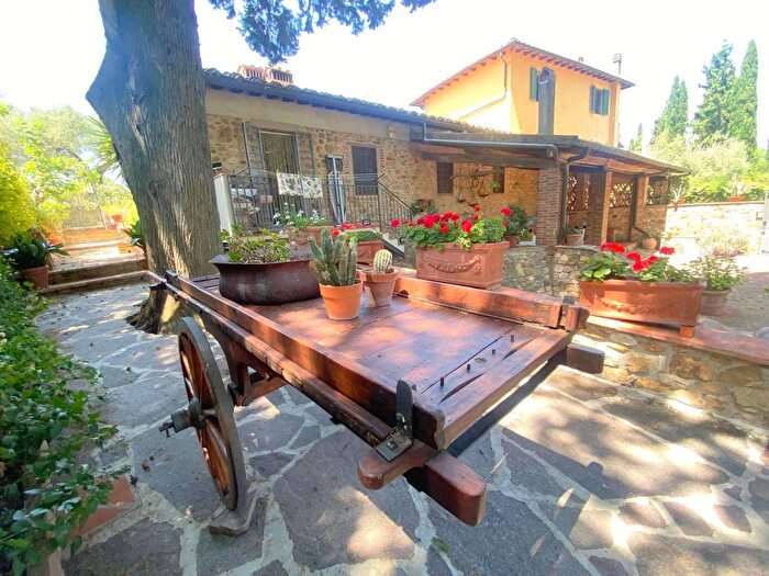 Casa con 8 locali in vendita in San Casciano In Val Di Pesa