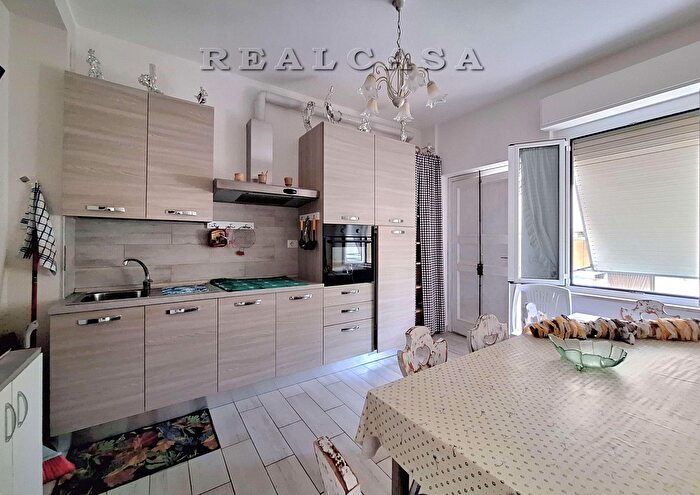 Appartamento trilocale in vendita in Via delle Nazioni, Porto Recanati