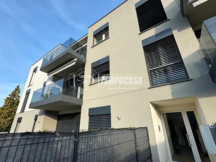 Appartamento trilocale in vendita in Via Boselli, Olgiate Comasco