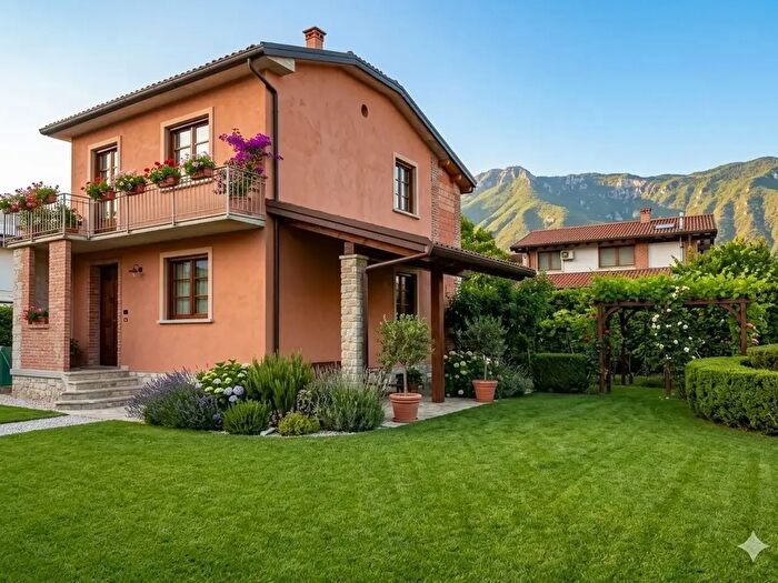 Casa trilocale in vendita in Via Belvedere, Piovene Rocchette