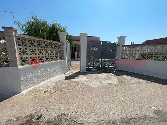 Casa con 8 locali in vendita in Viale Monteparasco, Pulsano