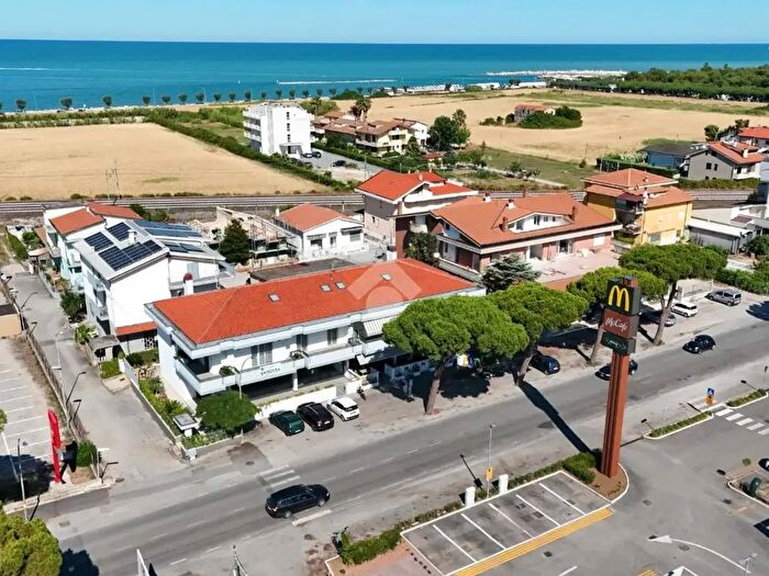 Appartamento con 6 locali in vendita in Via Loira, Roseto Degli Abruzzi