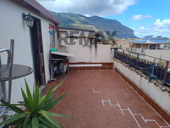 Appartamento trilocale in vendita in Via Nazionale, Carini