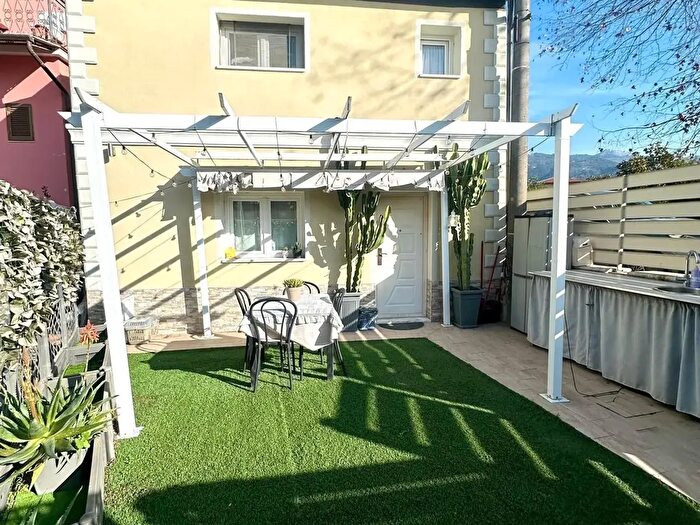 Casa bilocale in vendita in Massa