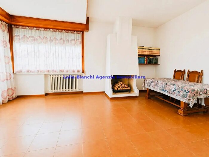 Casa con 11 locali in vendita in Via Tombesi, Pesaro