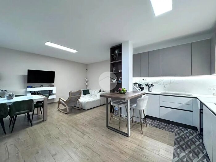 Appartamento trilocale in vendita in Via Don Giacomo Cavadini, Montello