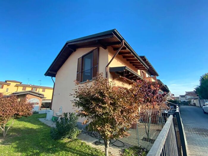 Casa quadrilocale in vendita in Via Rovelleto, Gambolo