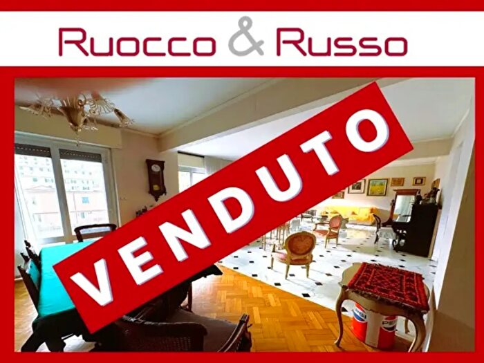 Appartamento con 6 locali in vendita in Genova