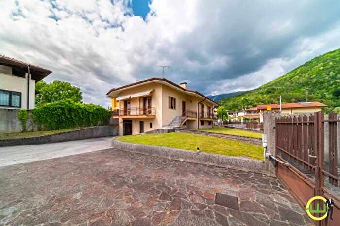 Casa con 6 locali in vendita in Via Palmanova, Artegna