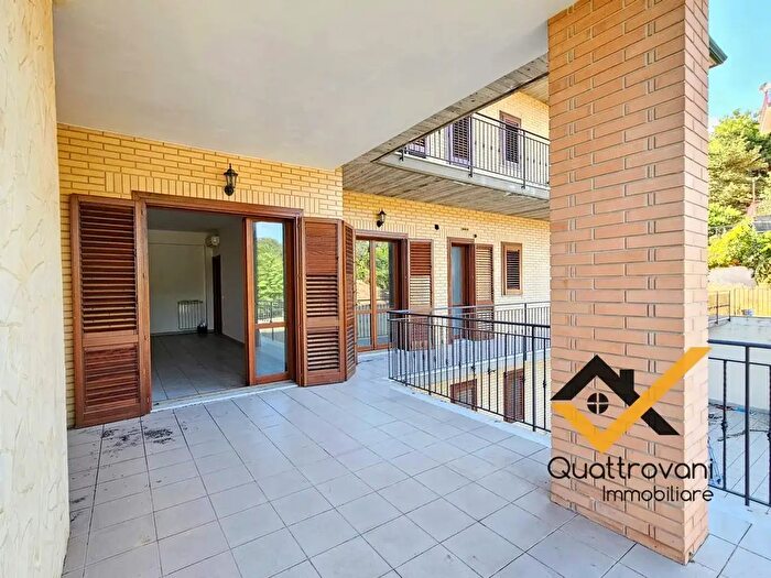 Appartamento con 5 locali in vendita in Via V Bellini, Sant'Agata Li Battiati