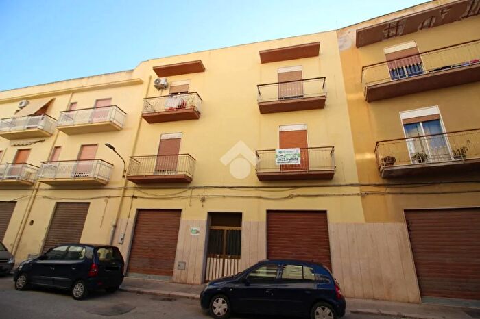 Appartamento trilocale in vendita in Via Vittoria, Erice