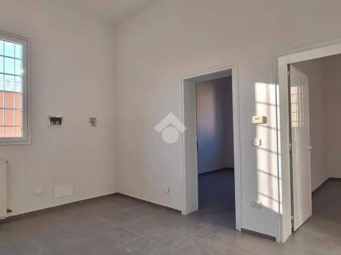 Appartamento trilocale in affitto in Via Saffi, Bologna