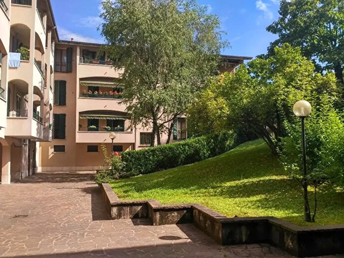 Appartamento trilocale in vendita in Via Isarco, Vimercate