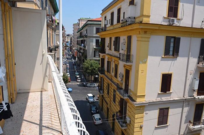 Appartamento trilocale in affitto in Via Giuseppe Silvati, Tribunali, Napoli