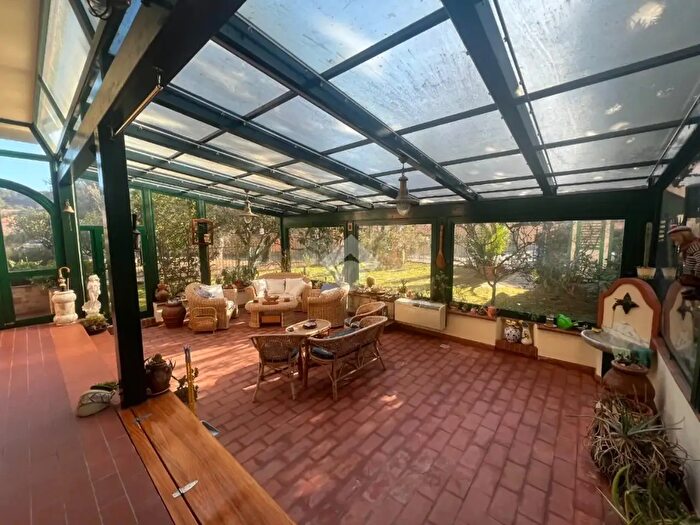 Appartamento quadrilocale in vendita in Via Martini, Albisola Superiore