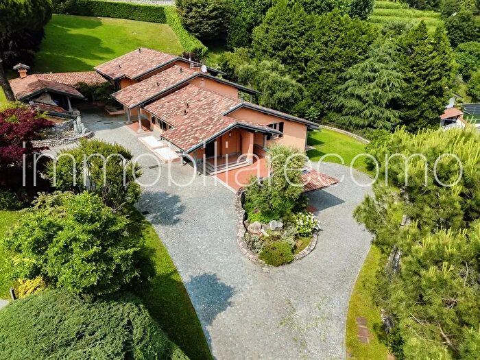 Casa con 20 locali in vendita in Via San Fermo, San Fermo Della Battaglia