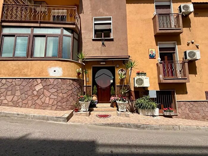 Appartamento trilocale in affitto in Via Roma, Carini