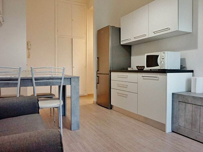 Appartamento trilocale in affitto in Viale Certosa, Certosa, Milano