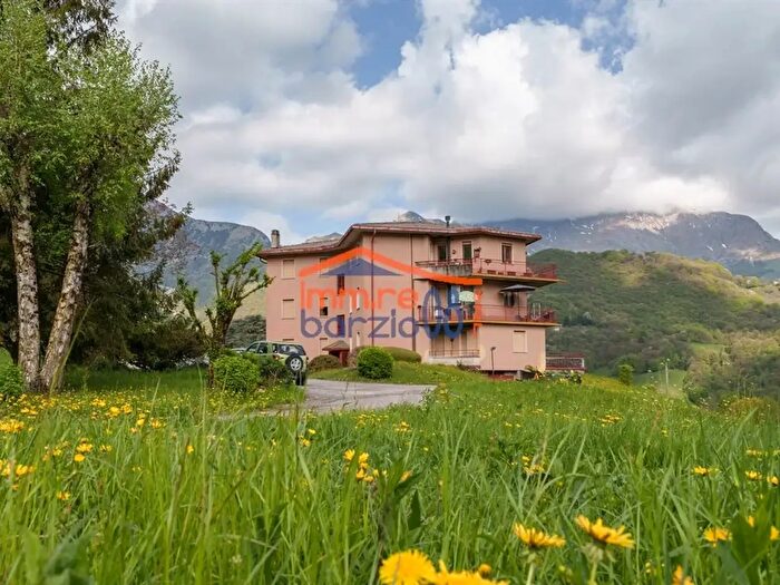 Appartamento trilocale in vendita in Cremeno