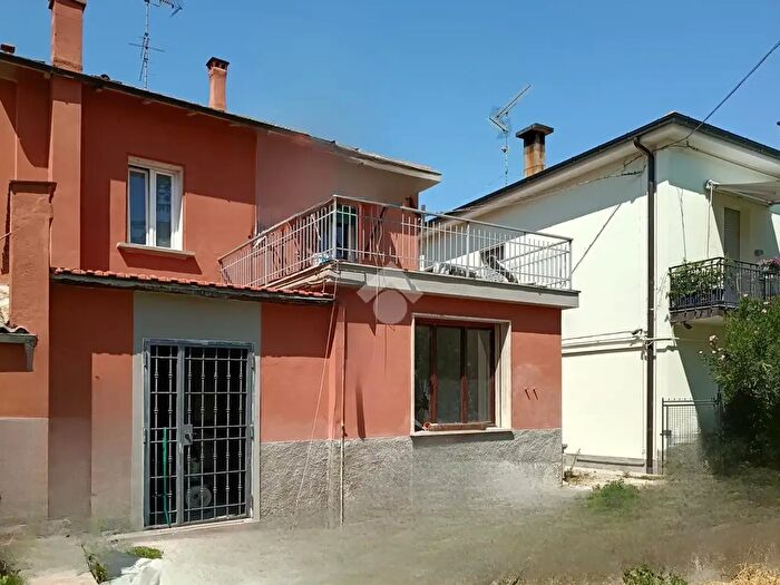 Appartamento trilocale in vendita in Via Sant' Elena, Molinella