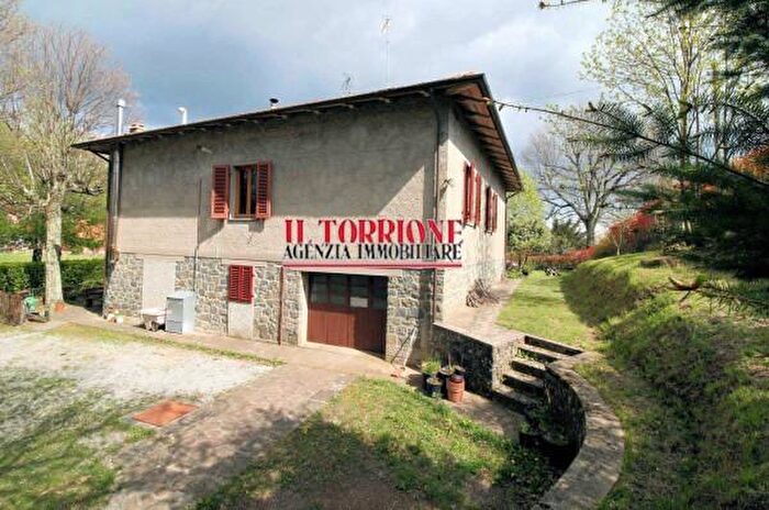 Casa con 6 locali in vendita in Marliana
