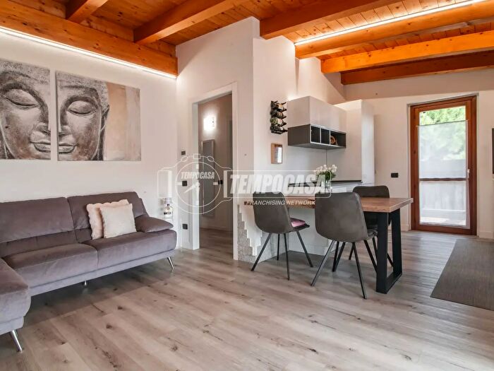 Appartamento trilocale in vendita in Locate Varesino