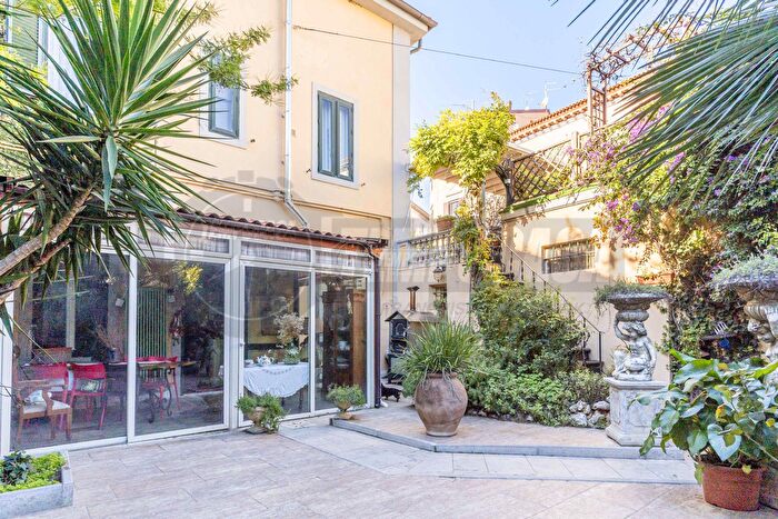 Casa con 11 locali in vendita in Livorno