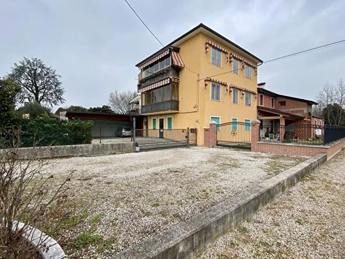 Appartamento quadrilocale in vendita in Strada di Ca Balbi, Vicenza