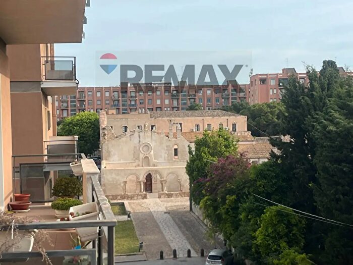 Appartamento con 6 locali in affitto in Via San Giovanni alle Catacombe, Siracusa
