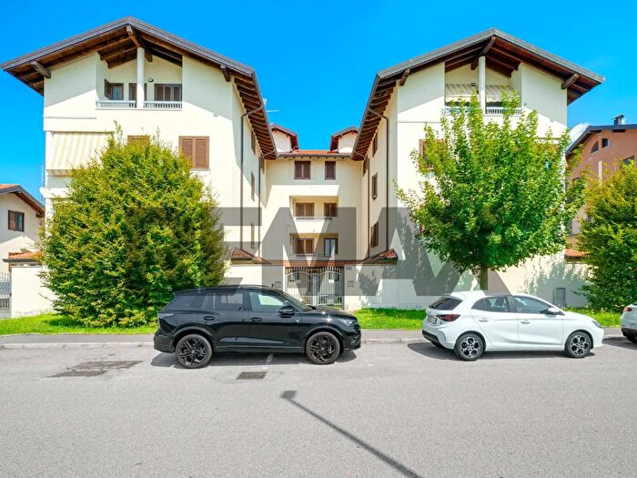 Appartamento trilocale in vendita in Via Aligi Sassu, Marnate