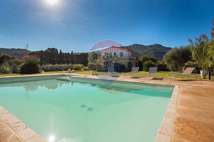 Casa con 6 locali in vendita in Via Bucine Snc, Portoferraio