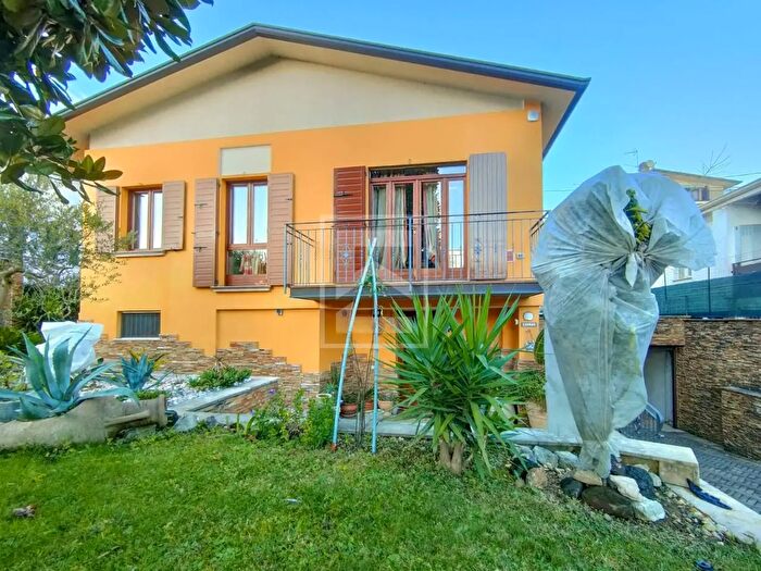 Casa con 6 locali in vendita in Via Ragazzo, Roe' Volciano