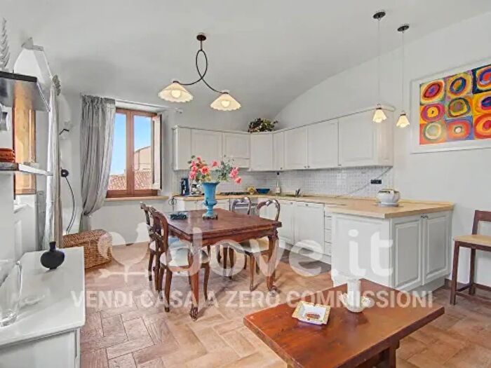 Appartamento quadrilocale in vendita in Via Fratelli Brancondi, Loreto