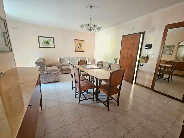 Appartamento quadrilocale in vendita in Viale Francia, Foggia