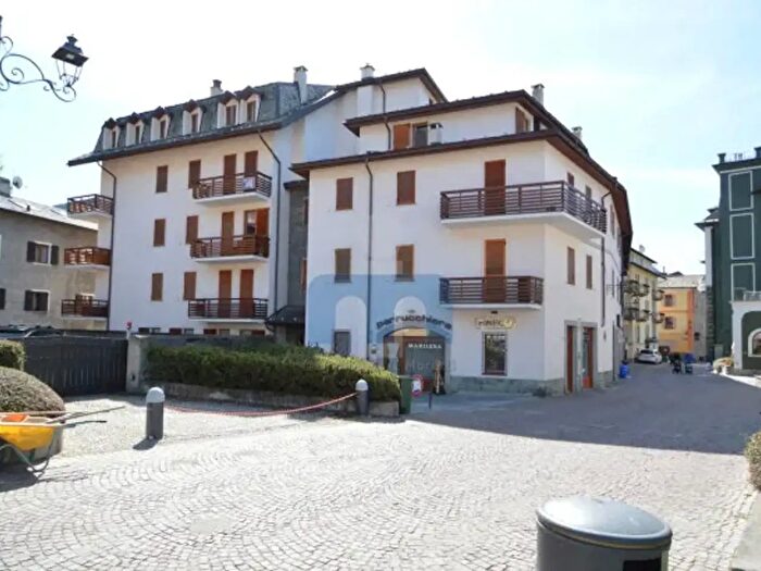 Appartamento trilocale in vendita in Via Trieste, Bormio