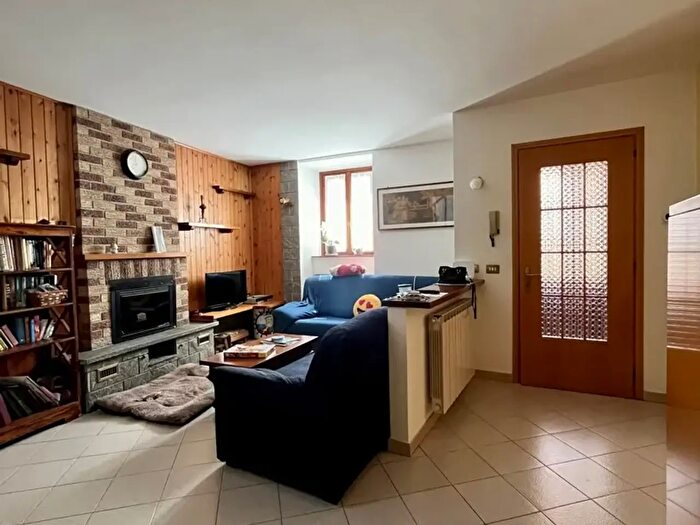 Casa con 6 locali in vendita in Via Tenente Pedrazzoli, Centro Valle Intelvi