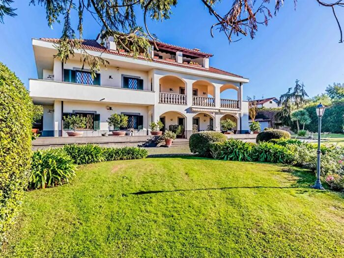 Casa con 11 locali in vendita in Albano Laziale