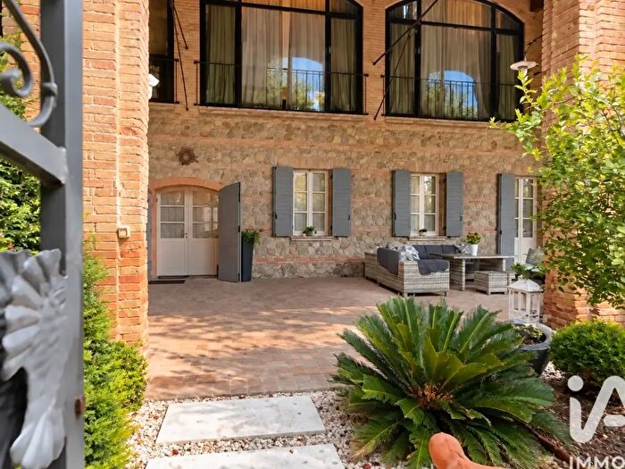 Casa con 13 locali in vendita in Strada Bivio, Parma