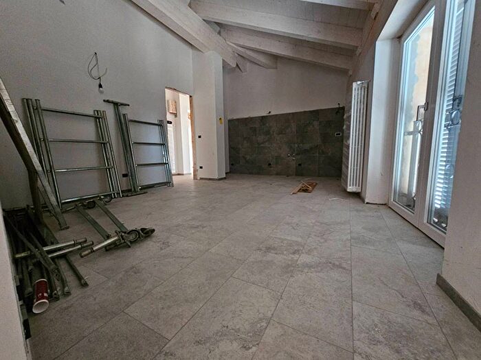 Appartamento trilocale in affitto in Piazza Vittorio Emanuele II, Centro, Leinì